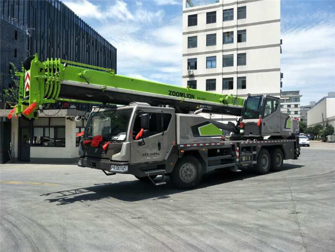 六盘水市跨街广告牌的高空安装注意事项
