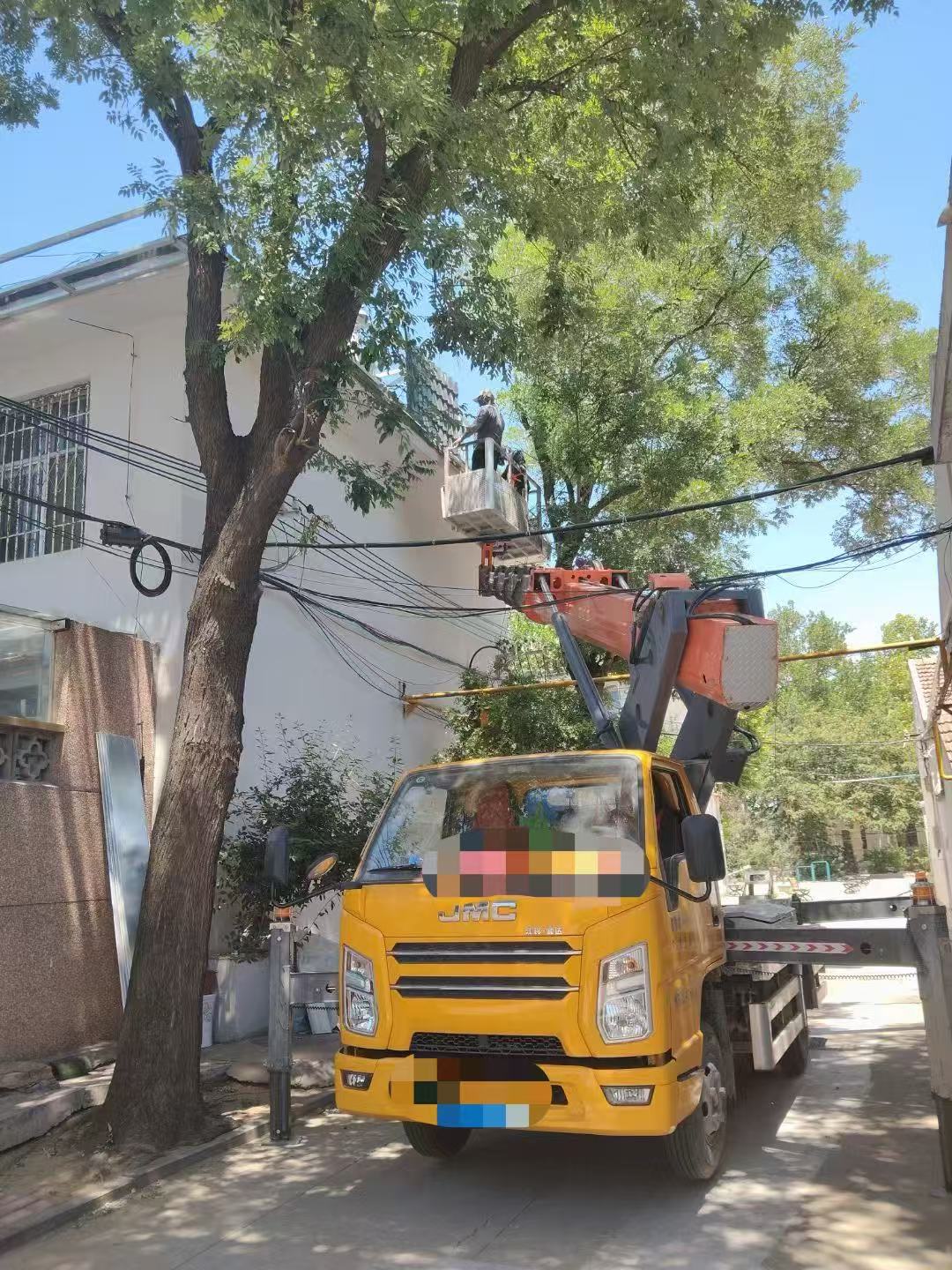 六盘水市高空作业车能吊装重物吗？最大承载多少公斤？