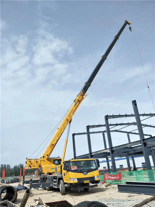六盘水市超高层建筑钢结构吊装案例